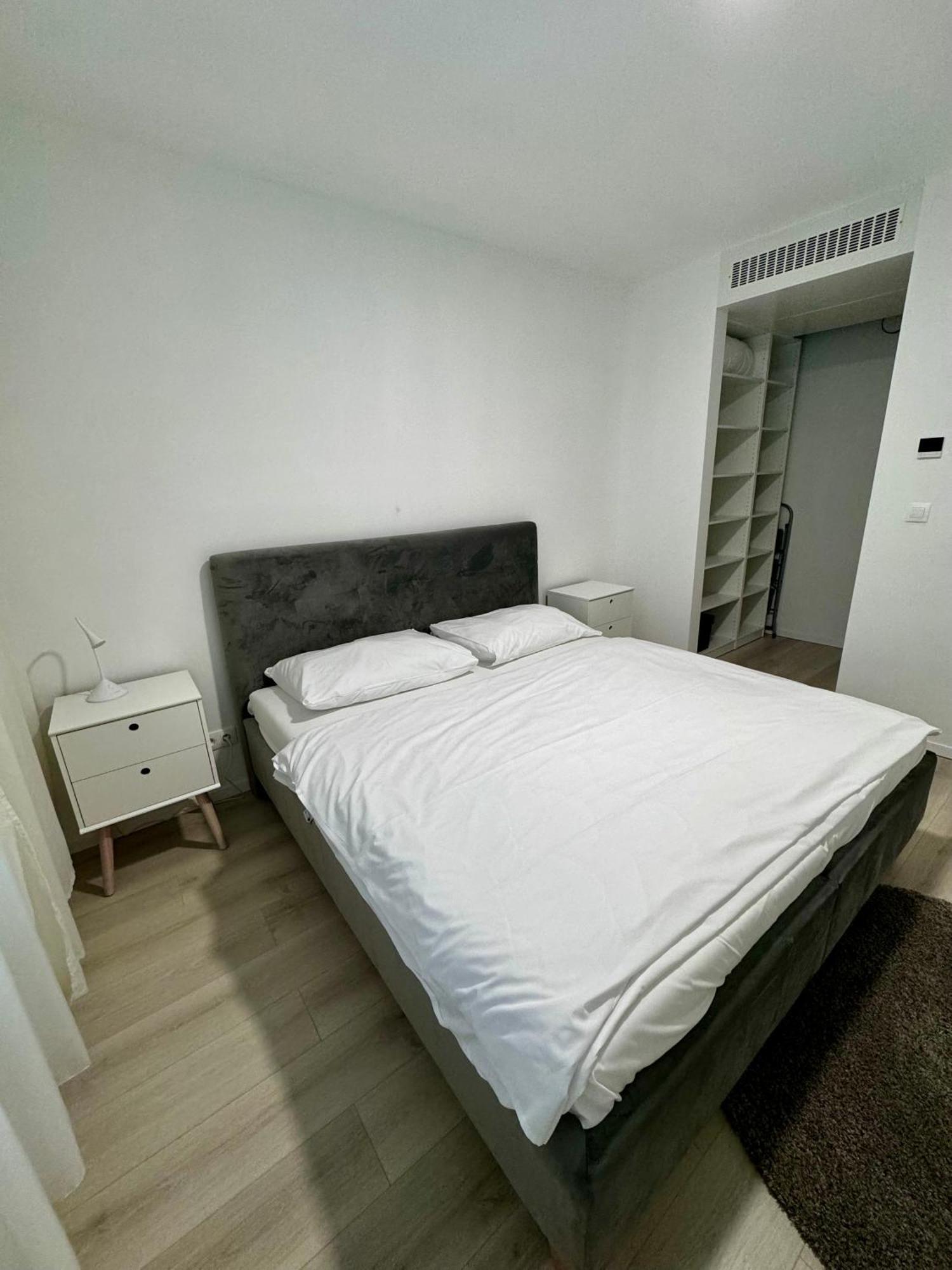 Aurora Apartments บราติสลาวา ภายนอก รูปภาพ