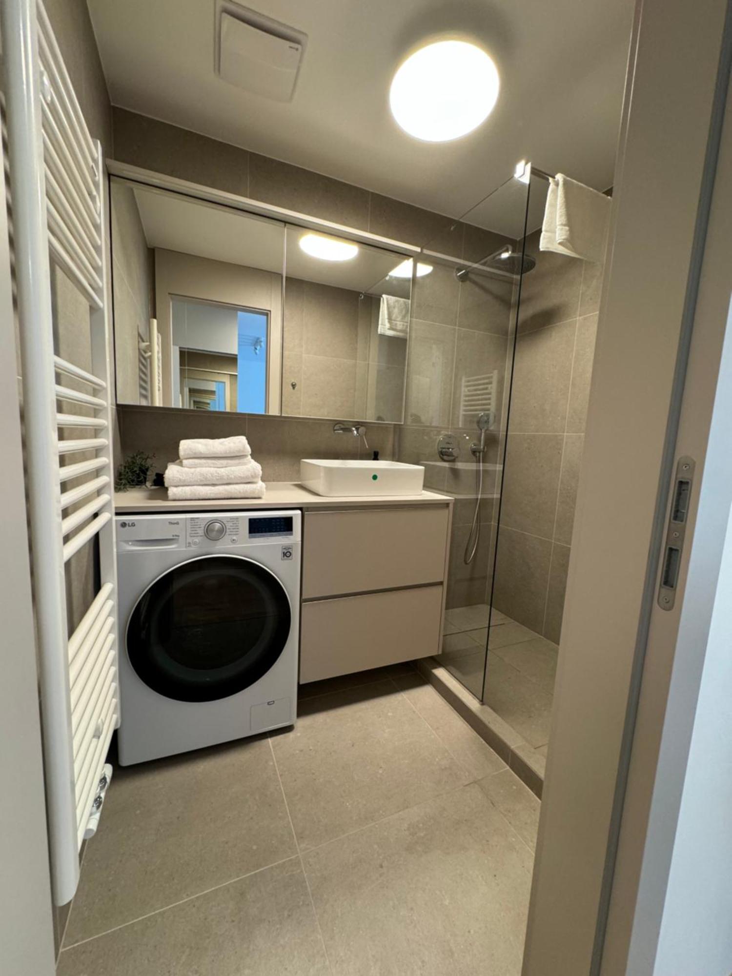Aurora Apartments บราติสลาวา ภายนอก รูปภาพ